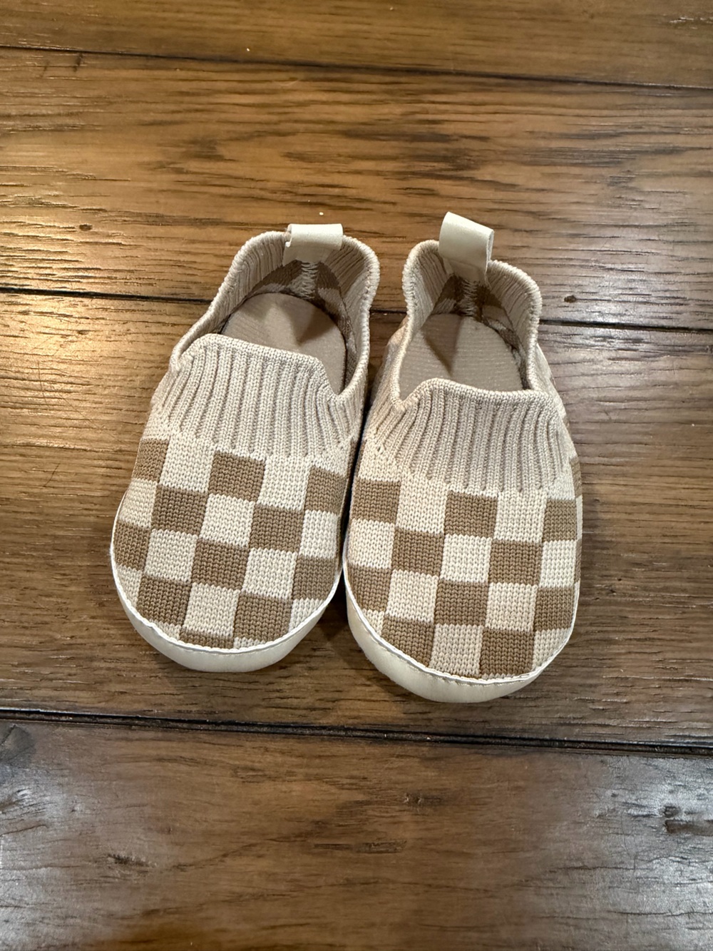 Source Unknown Kids Checkered Slip-On Knit Sneakers in Cream and Tan